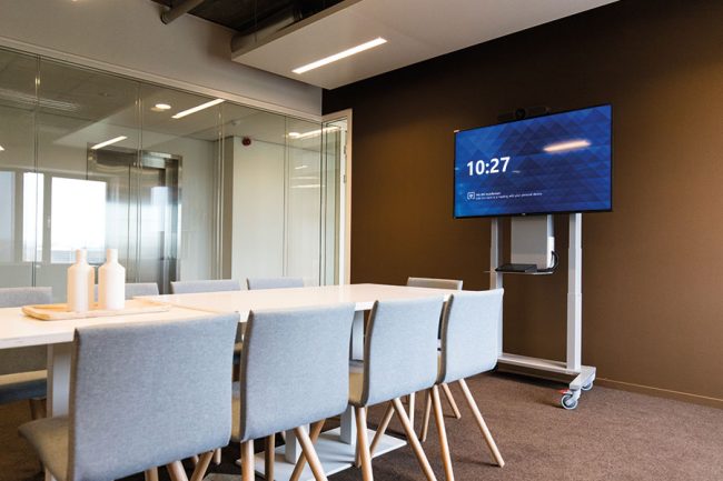 ergoxs-ergoframe-motion-dual-column-mobile-lift-tv-trolley-eff5251z-cablemanagementmodule-cmm01