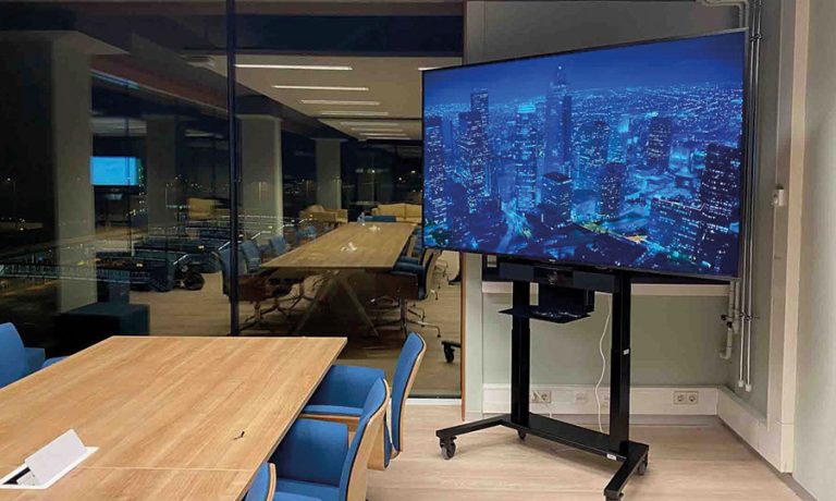 ergoxs-ergoframe-motion-dual-column-mobile-lift-tv-trolley-eff5251z-cablemanagementmodule-cmm03-klm-ground-services-schiphol