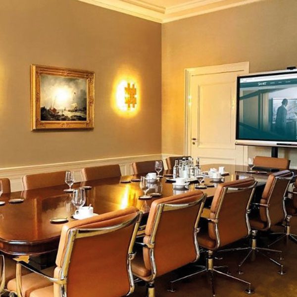 ergoxs-ergoframe-motion-dual-column-mobile-lift-tv-trolley-eff5251z-project-provinciehuis-groningen