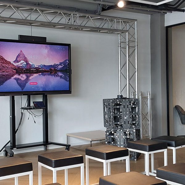 ergoxs-ergoframe-motion-dual-column-mobile-lift-tv-trolley-eff5251z-project3