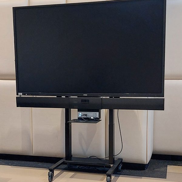 ergoxs-ergoframe-steady-dual-column-mobile-lift-trolley-eff3250z-cablemanagementmodule-cmm03Z-project-rijksuniversiteit-groningen